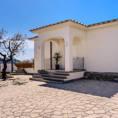 Villa Rusinella Minimalist Retreat With Sea Views *